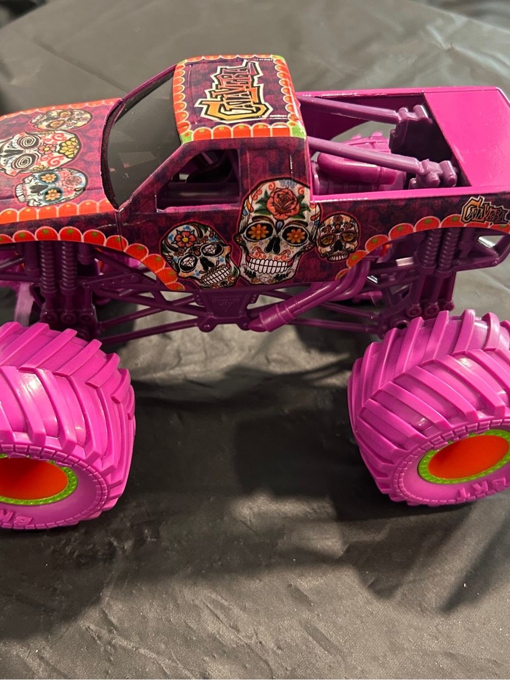 Calavera Monster Jam  Truck Toy - Pink  Skull Design - Picture 2 of 8